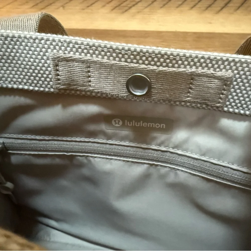 NWOT Lululemon Two-Tone Canvas Mini Tote Bag 4.5L - Picture 7 of 10